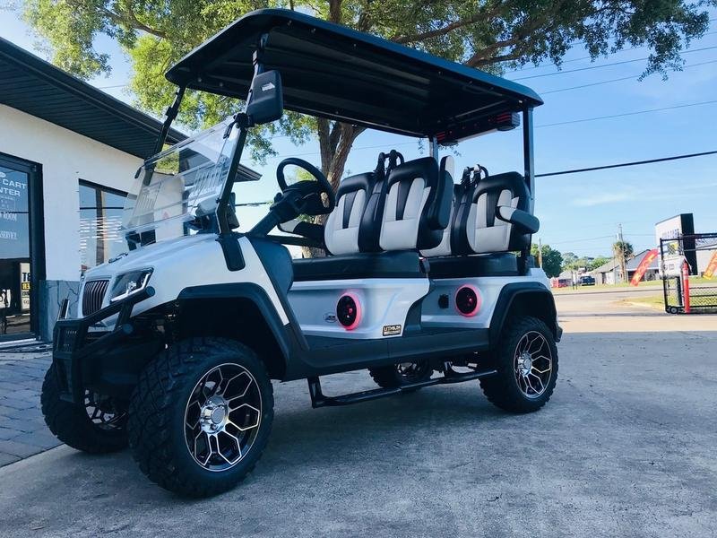 2025 Evolution D5 Maverick 4 Plus Pearl White | Cart with CarPlay - Image 2